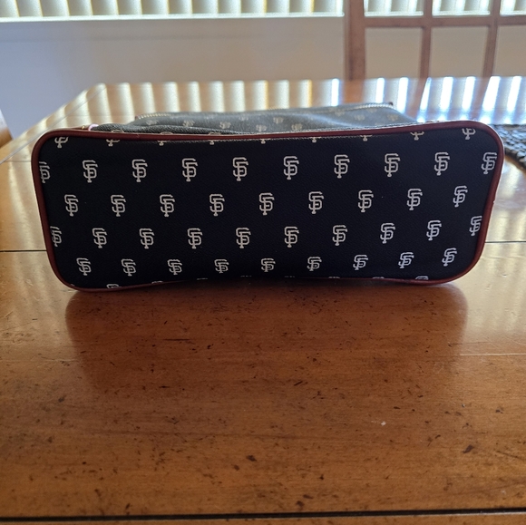 NEW Dooney & Bourke SF Giants medium crossbody. - Picture 8 of 8